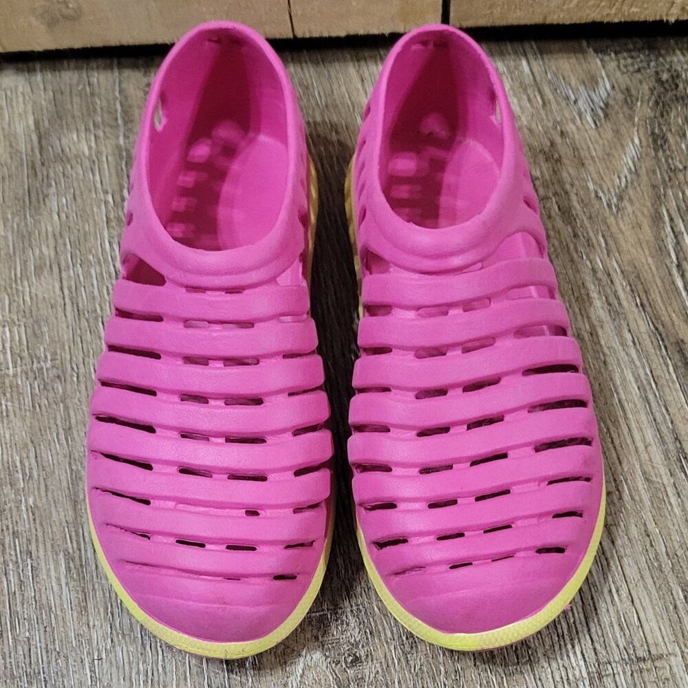 Coppertone girls shoes  size L 2-3